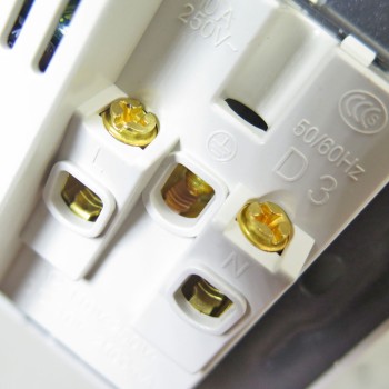پریز برق با پورت شارژ USB توکار دیواری