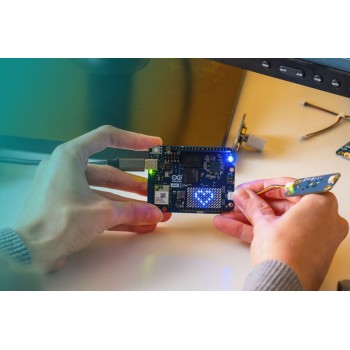 برد آردوینو Arduino UNO Q