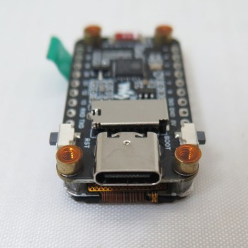برد توسعه ESP32 C6 با نمایشگر LCD 1.47 اینچ و چراغ‌ RGB