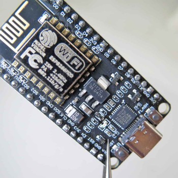برد توسعه NodeMcu دارای هسته وایفای ESP8266 و مبدل CP2102