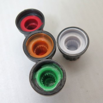 سرپیچ پلاستیکی ولوم پتانسیومتر دارای ابعاد 15x17mm