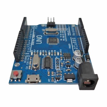 برد آردوینو Uno دارای پردازنده مرکزی ATmega328 و چیپ مبدل CH340G