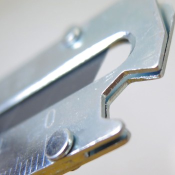 کاتر فلزی استیل چند کاره با تیغه کشویی مدل A12045